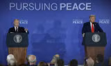 Cuộc hội đàm giữa Tổng thống Mỹ Trump và Tổng thống Nga Putin kết thúc