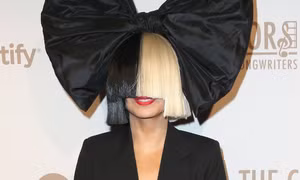 Sau Katy Perry, Justin Bieber, đến lượt Sia bán bản quyền âm nhạc thu về nghìn tỷ
