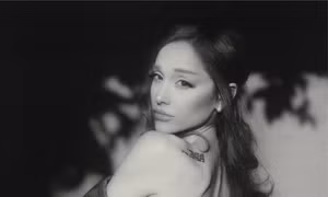 Ariana Grande sẽ “ở ẩn” dài hạn sau khi kết thúc tour diễn để tránh sự soi mói