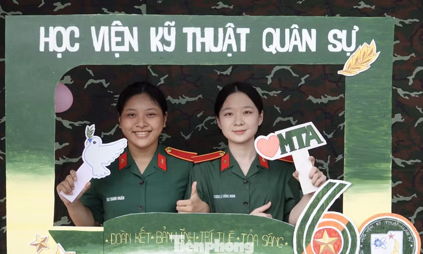 Rộn ràng ngày hội lớn tại Học viện Kỹ thuật Quân sự