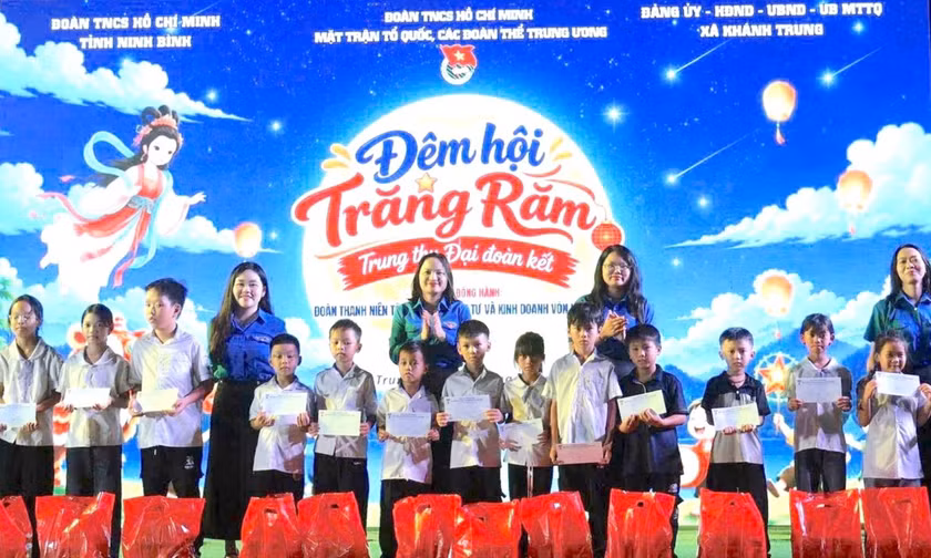 Anh tài, em xinh khuấy động Trung thu Đại đoàn kết