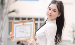 Bỏ việc ổn định, cô gái quê Bắc Ninh thi lại đại học và trở thành thủ khoa đầu ra