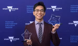 Du học Australia 10 năm, nghiên cứu sinh người Việt giành giải thưởng cao nhất với nghiên cứu AI về nguy cơ tự tử