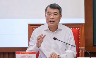Thủ tướng và Chủ tịch Quốc hội trao đổi với các ủy viên Trung ương Đảng
