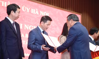 Hà Nội trao 9 quyết định về công tác cán bộ