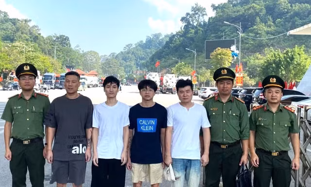 Công an Phú Thọ trục xuất 4 công dân Trung Quốc
