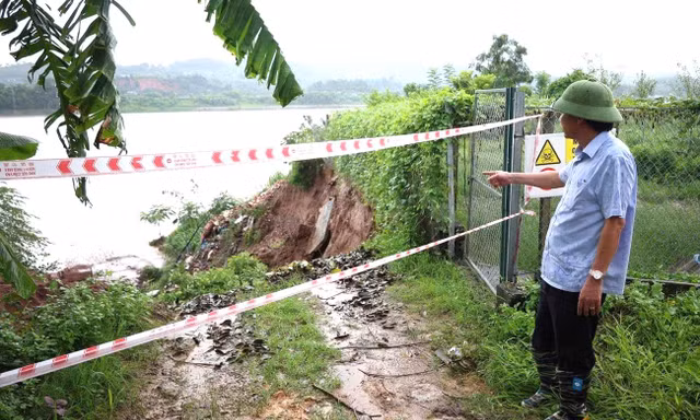 Mưa lớn gây sạt lở, nứt nhà tại Phú Thọ