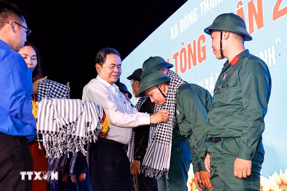 chu-tich-quoc-hoi-tran-thanh-man-du-khai-mac-dem-trai-tong-quan-tai-thanh-pho-ho-chi-minh-8618878-9.jpg