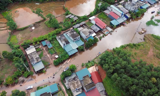 Lãnh đạo tỉnh Tuyên Quang chỉ đạo vụ quốc lộ qua xã miền núi ngập kéo dài bất thường