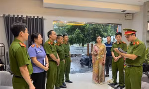 Vợ ông trùm giang hồ 'Vi ngộ’ bị khởi tố 