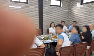 Bí thư xã bị phản ánh 'tụ tập ăn uống, sử dụng rượu, bia' trong giờ hành chính nói gì? 