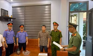 Hiệu trưởng trường tiểu học ở Quảng Trị bị bắt tạm giam 