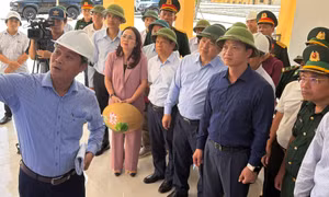 Bí thư Tỉnh ủy Quảng Trị kiểm tra trường nội trú vùng biên: ‘Tiến độ như thế này là rất chậm!’ 