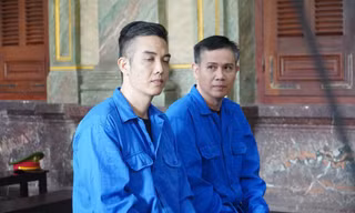 Anh em 'nhà Asanzo' tại phòng xử án.
