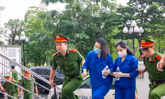 Nhóm đồng phạm của Mr Pips và Mr Hunter.