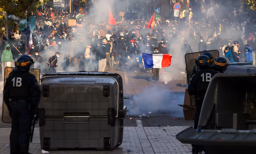 Biểu tình lan khắp châu Âu, Paris 'như bị phong tỏa'