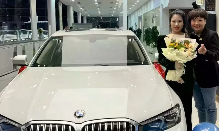 Trung Quốc: Sếp tặng nhân viên xe hơi BMW để đi làm đỡ vất vả