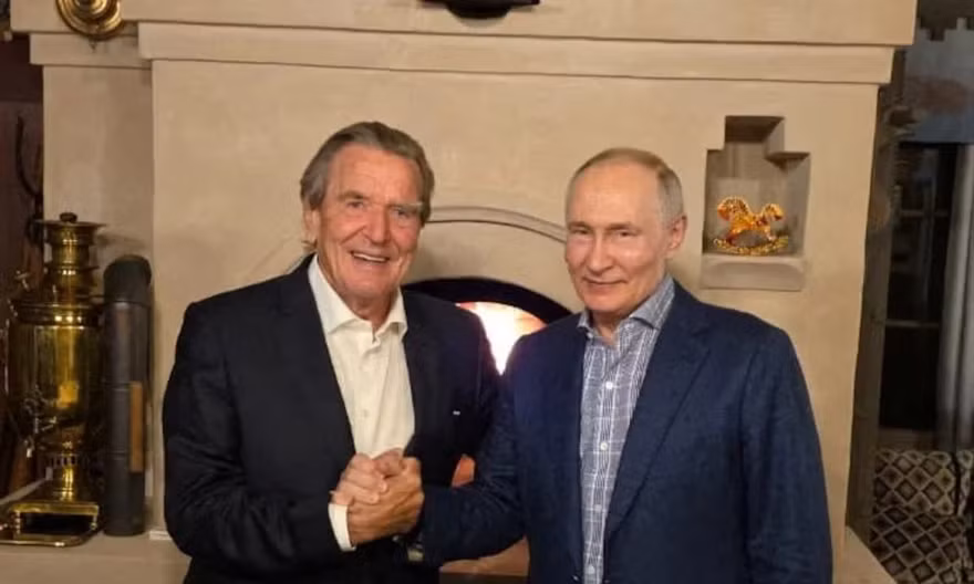 Đức phản ứng vì cựu thủ tướng dự sinh nhật Tổng thống Nga Putin