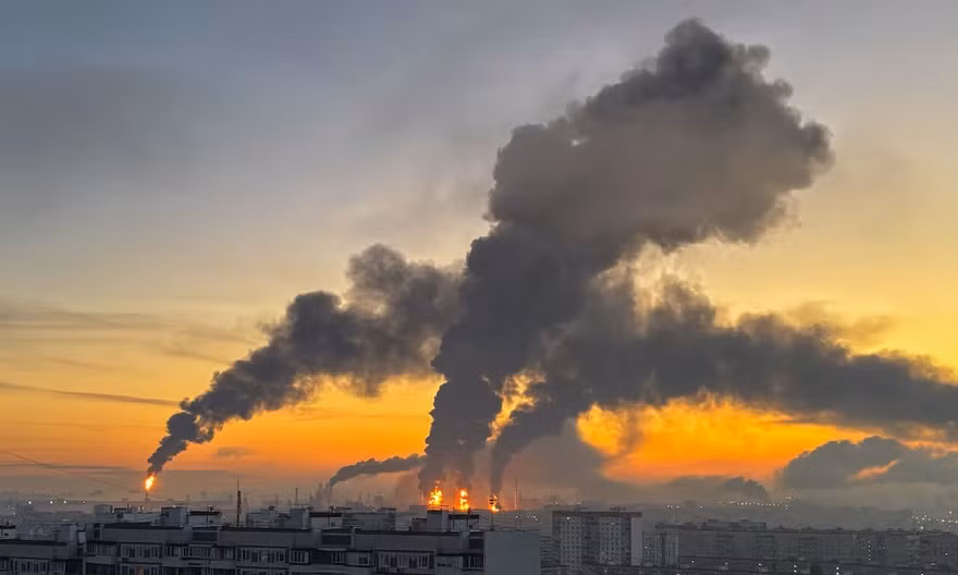 Ukraine tiến hành cuộc tập kích máy bay không người lái lớn nhất vào Nga 