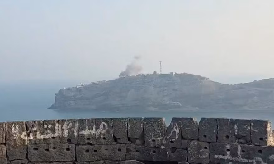 Lực lượng Houthi dội tên lửa xuống dinh tổng thống Yemen