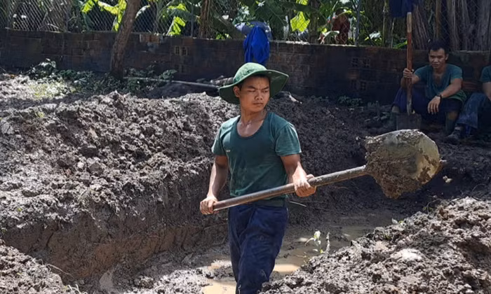 Hiện trường tìm kiếm hài cốt liệt sĩ trong vườn nhà dân ở Gia Lai
