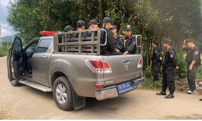 Lực lượng truy bắt chốt chặn mọi ngả đường quanh núi Hòn Dữ- khu vực được khoanh vùng là nơi lẩn trốn của hai phạm nhân còn lại.