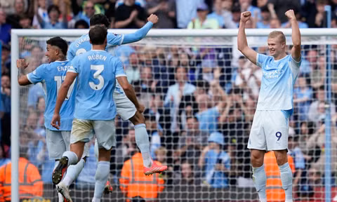 Thắng nghẹt thở Sunderland, Man City độc chiếm ngôi đầu Premier League