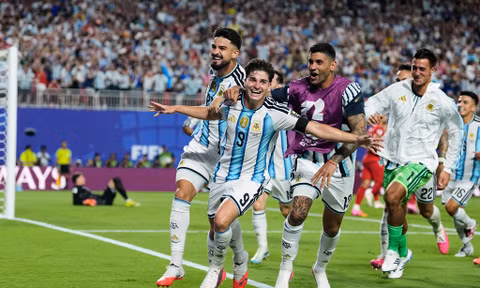 Nhọc nhằn hạ Thụy Sĩ, Argentina tái ngộ Anh ở bán kết World Cup 2026 