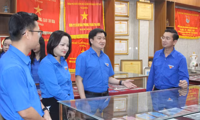 Tuổi trẻ Ninh Bình, Đà Nẵng giao lưu, học tập mô hình 'Bạn và tôi cùng trang bị AI'