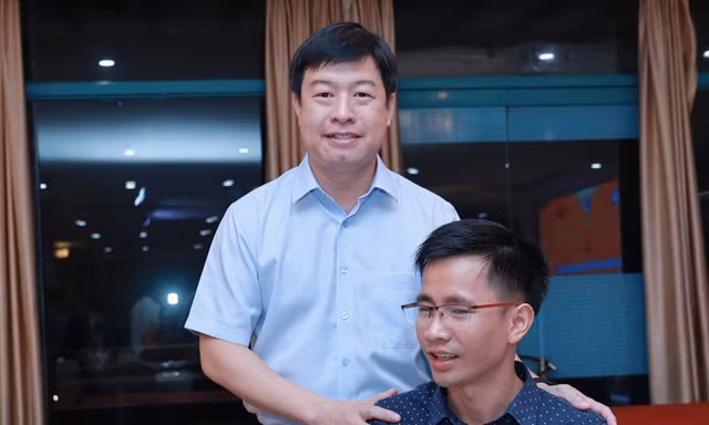 Trao sổ tiết kiệm gương thanh niên ‘Tỏa sáng Nghị lực Việt’ năm 2026