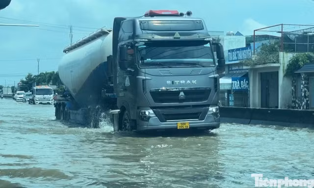 Quốc lộ 1 qua Lâm Đồng vẫn còn ngập sâu