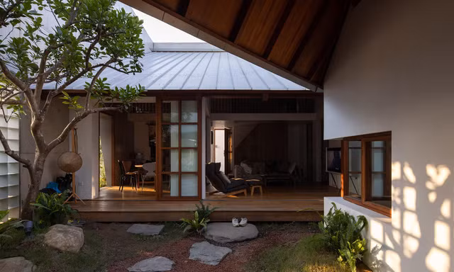 Ngôi nhà đưa khoảng hiên Bắc Bộ vào không gian sống