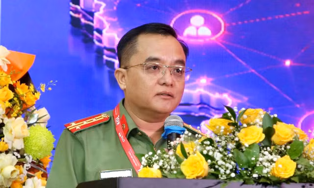 Lãnh đạo Công an tỉnh Lâm Đồng trao tặng bằng khen cho 20 KOL, KOC