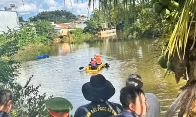 Xuống hồ lấy cần câu, người đàn ông đuối nước tử vong