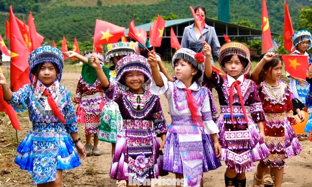 Tiếng trống khai trường dưới chân núi Nâm Rơ Mai