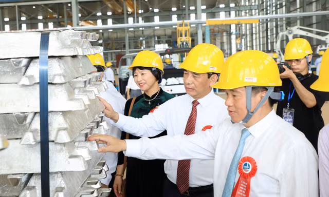 Việt Nam lần đầu sản xuất thành công nhôm thỏi, làm chủ công nghệ điện phân