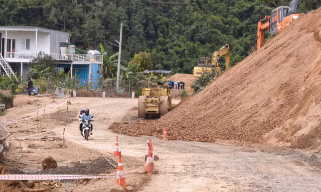 Lâm Đồng cấm xe qua điểm sạt lở trên quốc lộ 28