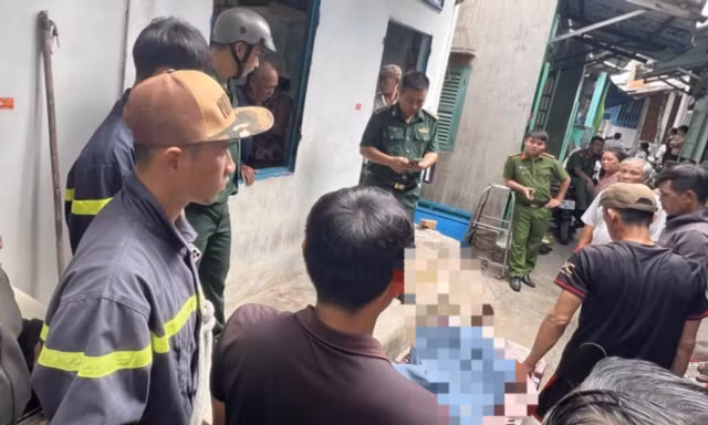 Tàu cá va chạm xuồng tại cửa biển ở Lâm Đồng, một người tử vong