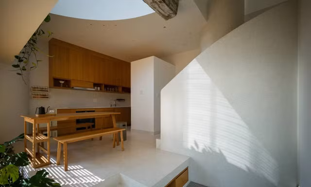 Nhà cuối hẻm gây ấn tượng với cầu thang xoắn