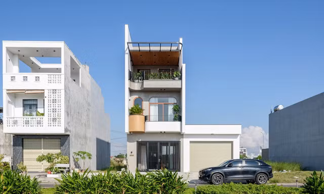 Nhà phố vuông vức nhưng không nhàm chán nhờ thiết kế lệch tầng