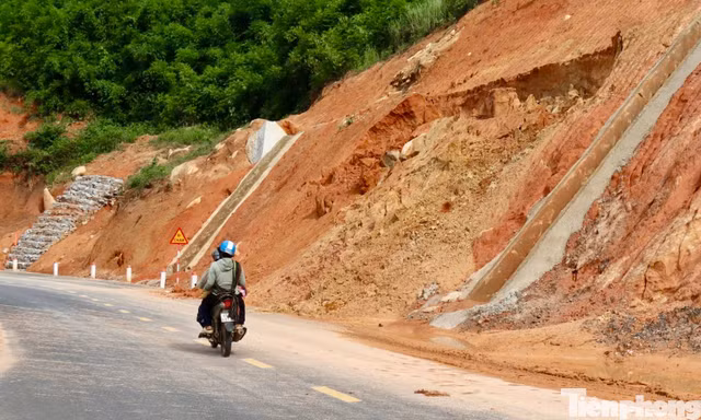 Đường xuyên núi Đà Lạt - Buôn Ma Thuột vừa thông xe đã sạt lở: Kiến trúc sư chỉ ra điểm yếu