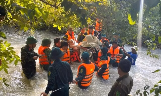 Tìm thấy thi thể người đàn ông bị nước lũ cuốn khi cắm trại ở Lâm Đồng