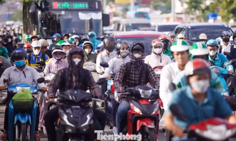 Cửa ngõ Hà Nội ùn ứ ôtô, xe máy