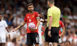 Bruno Fernandes đổ lỗi cho trọng tài sau khi sút 11m lên trời