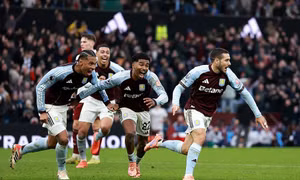 Arsenal thua sốc Aston Villa phút bù giờ
