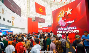 Triển lãm Thành tựu đất nước đông nườm nượp trước giờ bế mạc