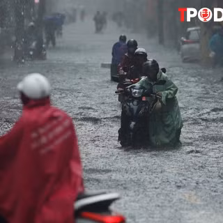 NÓNG 17/9: Vì sao liên tục có những đám mây đối lưu khổng lồ xuất hiện, gây mưa to ở Hà Nội?