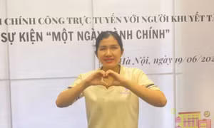 'Ánh sáng' sau chiếc gậy dò đường của cô sinh viên khiếm thị