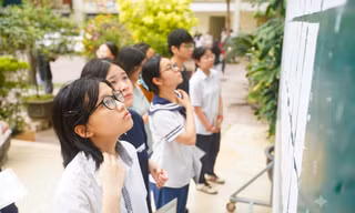 Áp lực thi lớp 10 ở các thành phố lớn đang là một trong những nguyên nhân lớn dẫn đến học thêm dạy thêm Ảnh: DUY PHẠM 