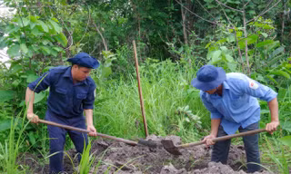 Cán bộ, chiến sĩ Đội K93 thực hiện nhiệm vụ tìm kiếm, quy tập hài cốt liệt sĩ trên đất bạn Campuchia